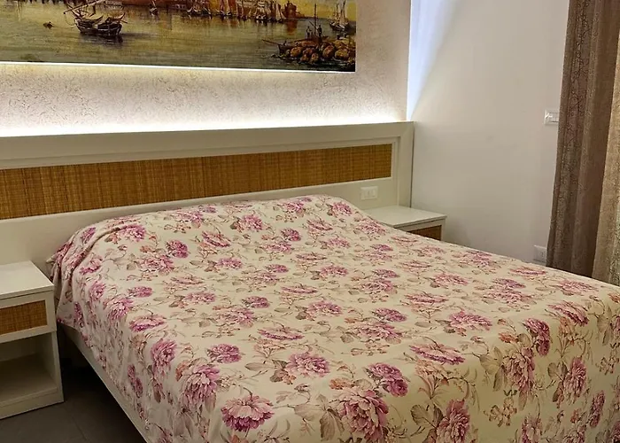 La Bussola לינה וארוחת בוקר 3*